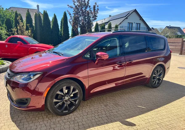 chrysler pacifica opolskie Chrysler Pacifica cena 129700 przebieg: 35800, rok produkcji 2019 z Kuźnia Raciborska